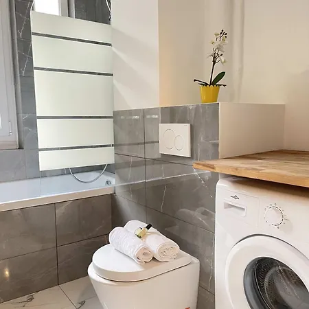 Eiffel Tower Stylish Retreat * Parijs